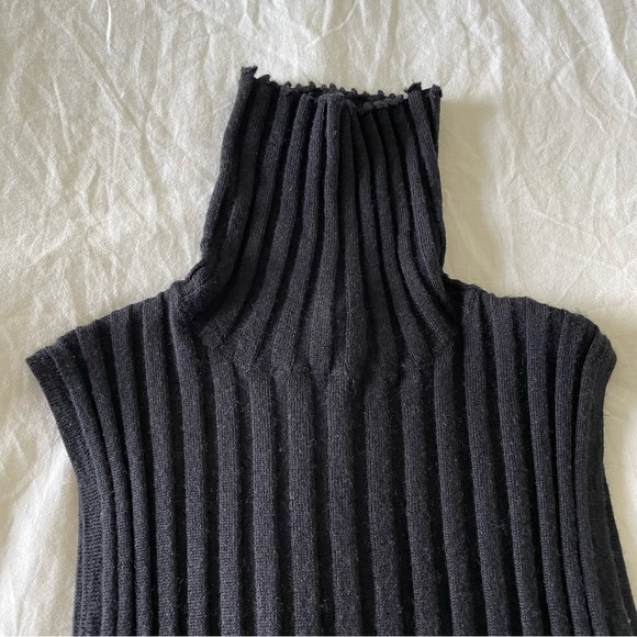 Ribbed Black Turtleneck Top - Picture 2 of 5